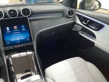 MERCEDES-BENZ GLC 300d 4M-AMG Burmester 360 Keyless