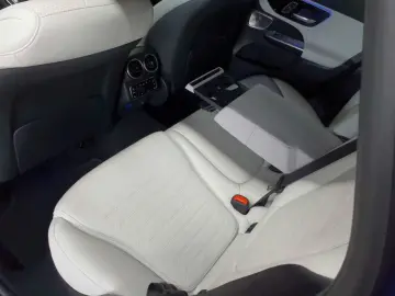 MERCEDES-BENZ GLC 300d 4M-AMG Burmester 360 Keyless