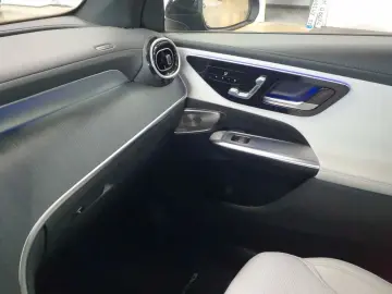 MERCEDES-BENZ GLC 300d 4M-AMG Burmester 360 Keyless