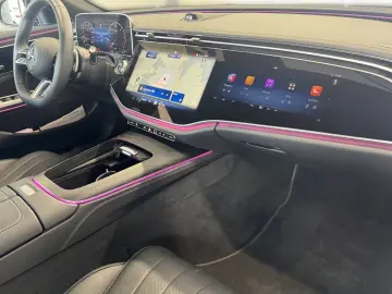 MERCEDES-BENZ E 220 d 4M AMG SUPERSCREEN 21  360  DISTR.