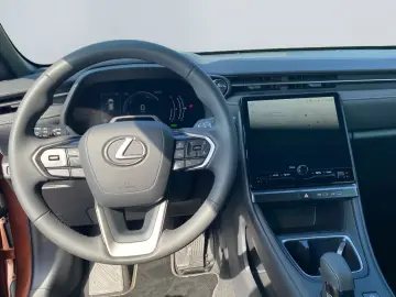 Lexus LBX FWD  LED ACC RCam SHZ CarPlay SmartKey PDC