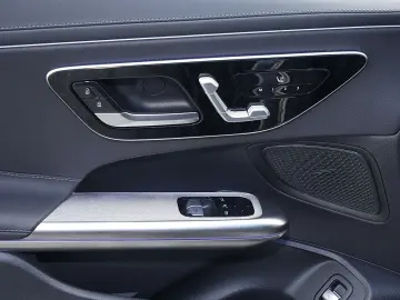 MERCEDES-BENZ CLE 200 4MATIC AMG LINE
