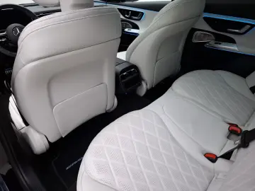Mercedes-Benz E 220 d 4M AMG Pano Distr 360 Night Burm4D