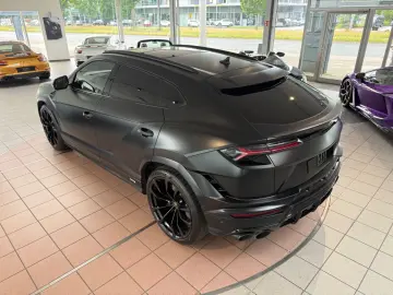 LAMBORGHINI Urus S