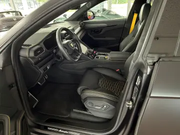 LAMBORGHINI Urus S