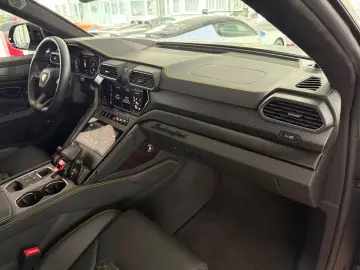 LAMBORGHINI Urus S