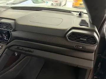 LAMBORGHINI Urus S