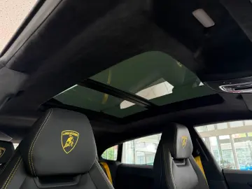 LAMBORGHINI Urus S