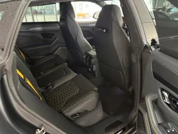 LAMBORGHINI Urus S