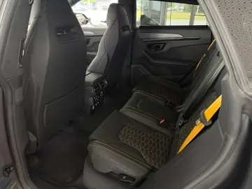 LAMBORGHINI Urus S