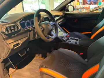 LAMBORGHINI URUS PERFORMANTE - FULL CARBON