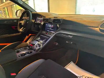 LAMBORGHINI URUS PERFORMANTE - FULL CARBON
