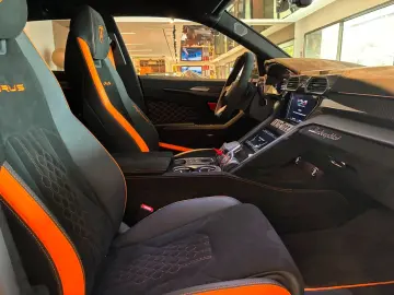 LAMBORGHINI URUS PERFORMANTE - FULL CARBON