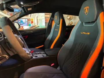 LAMBORGHINI URUS PERFORMANTE - FULL CARBON