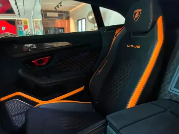 LAMBORGHINI URUS PERFORMANTE - FULL CARBON