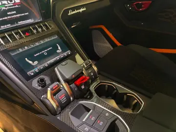 LAMBORGHINI URUS PERFORMANTE - FULL CARBON