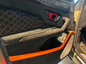 LAMBORGHINI URUS PERFORMANTE - FULL CARBON