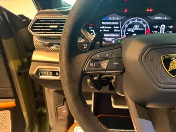 LAMBORGHINI URUS PERFORMANTE - FULL CARBON