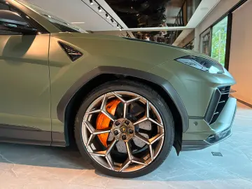 LAMBORGHINI URUS PERFORMANTE - FULL CARBON
