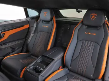 LAMBORGHINI Urus Sport