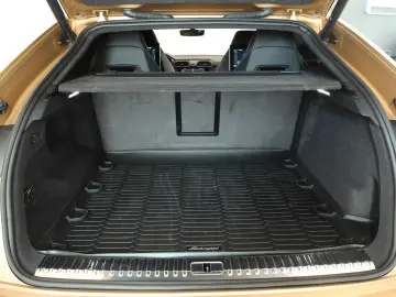 LAMBORGHINI Urus Sport