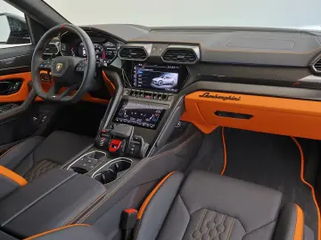 LAMBORGHINI Urus Sport