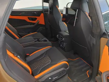 LAMBORGHINI Urus Sport