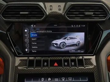LAMBORGHINI Urus Sport