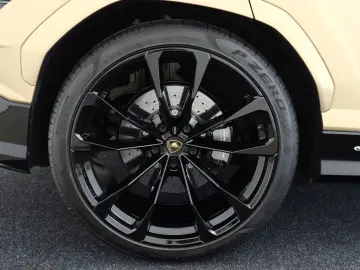 LAMBORGHINI Urus Sport