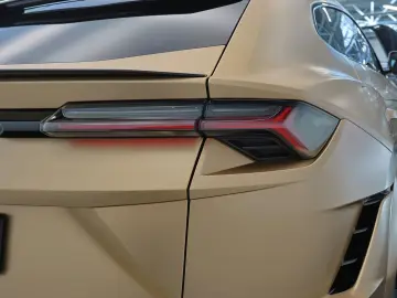 LAMBORGHINI Urus Sport
