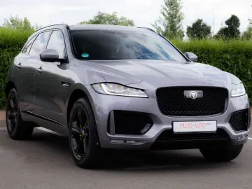 Jaguar F-Pace Checkered Flag_LED_Meridian_Panoramic