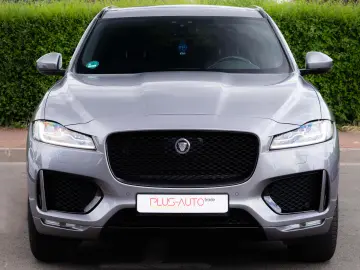 Jaguar F-Pace Checkered Flag_LED_Meridian_Panoramic