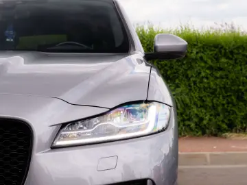 Jaguar F-Pace Checkered Flag_LED_Meridian_Panoramic