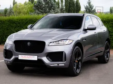 Jaguar F-Pace Checkered Flag_LED_Meridian_Panoramic