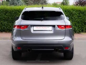 Jaguar F-Pace Checkered Flag_LED_Meridian_Panoramic