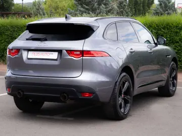 Jaguar F-Pace Checkered Flag_LED_Meridian_Panoramic