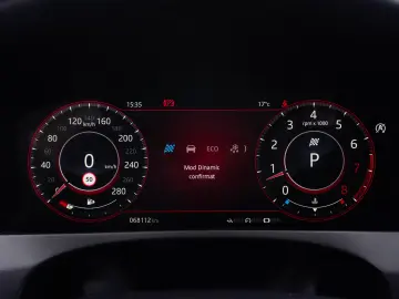 Jaguar F-Pace Checkered Flag_LED_Meridian_Panoramic
