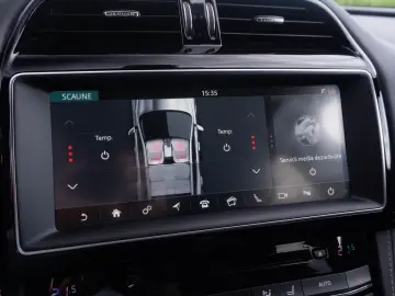 Jaguar F-Pace Checkered Flag_LED_Meridian_Panoramic