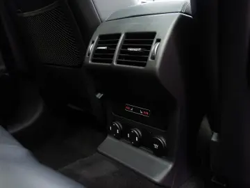 Jaguar F-Pace Checkered Flag_LED_Meridian_Panoramic