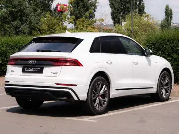 Audi Q8 50 TDI S Line_Quattro_Panoramic_Matrix