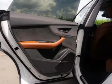 Audi Q8 50 TDI S Line_Quattro_Panoramic_Matrix