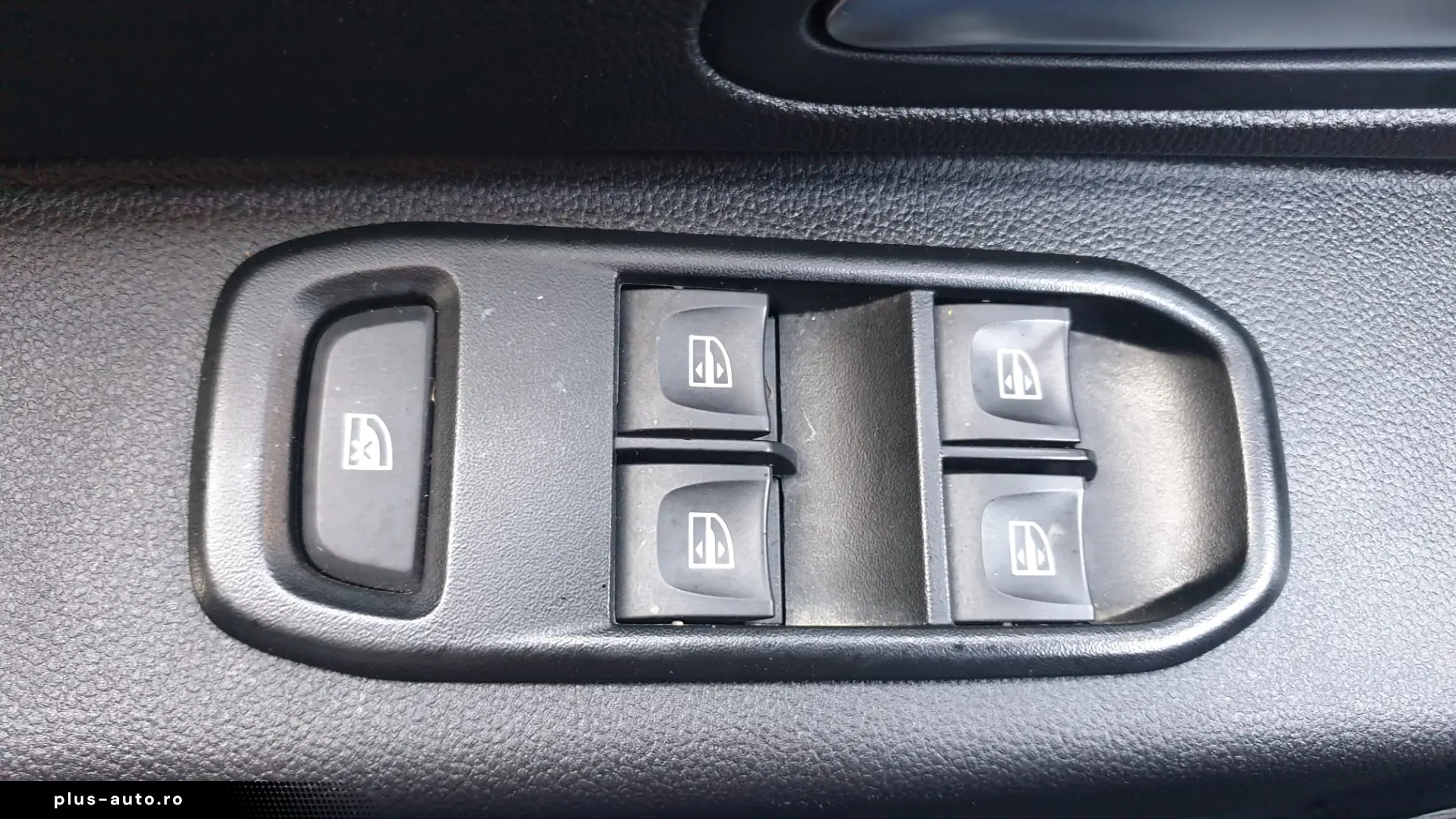 Dacia Duster 2021 1.5 dCi Comfort 4x4 – Garanție 6 Luni