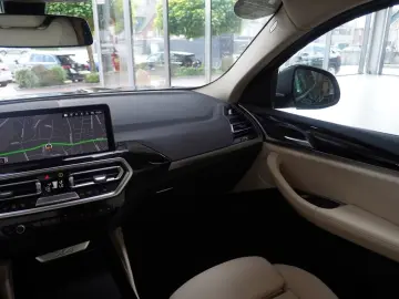 BMW X4 xDrive20d LED ACC R.Cam Gestik AHK