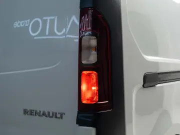 STOC BUCURESTI - RENAULT TRAFIC L2H1 - DETARAT