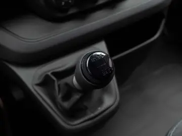 STOC BUCURESTI - RENAULT TRAFIC L2H1 - DETARAT