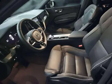 VOLVO XC60 Plus Black Edition Recharge Plug-In Hybrid