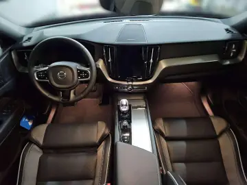 VOLVO XC60 Plus Black Edition Recharge Plug-In Hybrid