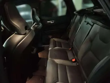 VOLVO XC60 Plus Black Edition Recharge Plug-In Hybrid