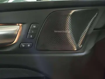 VOLVO XC60 Plus Black Edition Recharge Plug-In Hybrid