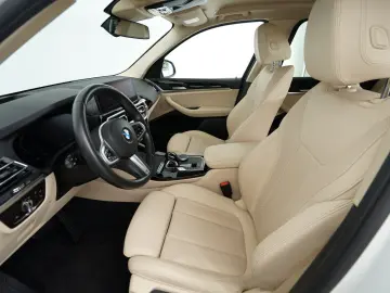 BMW X3 xDrive20d (Navi LED AHK HUD WLAN)